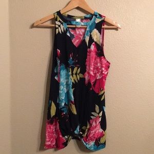 5/$25 Keyhole floral sleeveless blouse